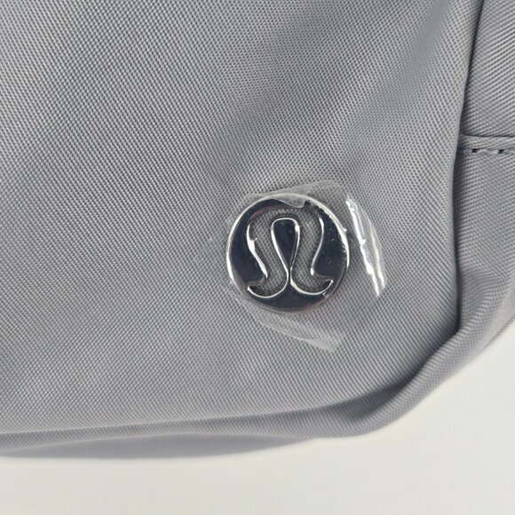 NWT Lululemon Everywhere Belt Bag 1L - Silver Drop - Picture 3 of 7